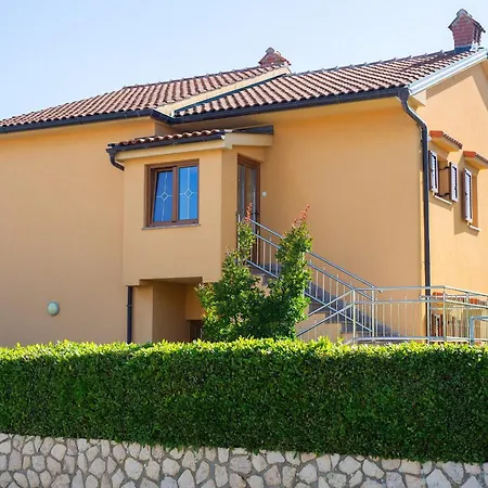Bazina - Airconditioning, Parking, 500m From The * Krk Town