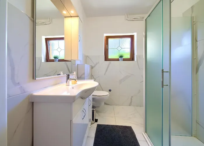 Bazina - Airconditioning, Parking, 500m From The Apartment Krk Town