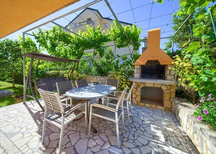 Bazina - Airconditioning, Parking, 500m From The Krk Town