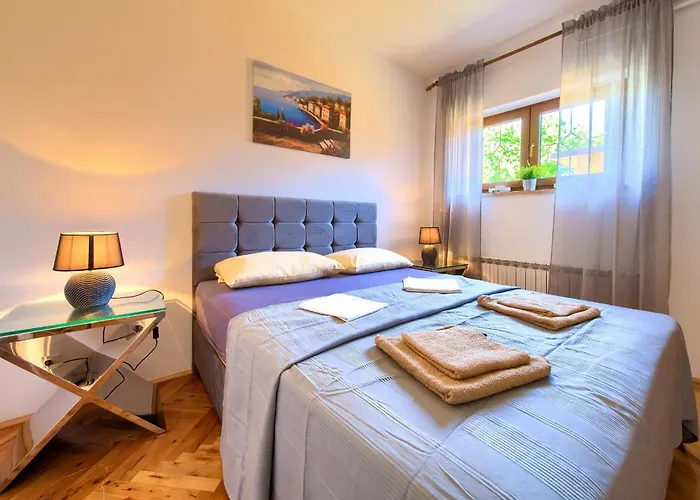 Bazina - Airconditioning, Parking, 500m From The