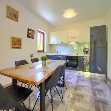 Bazina - Airconditioning, Parking, 500m From The Krk Town