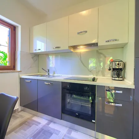 Apartment Bazina - Airconditioning, Parking, 500m From The