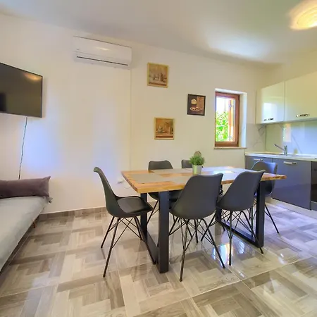 Bazina - Airconditioning, Parking, 500m From The * Krk Town