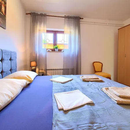 Bazina - Airconditioning, Parking, 500m From The Апартаменты Крк