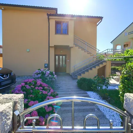 Bazina - Airconditioning, Parking, 500m From The Апартаменты