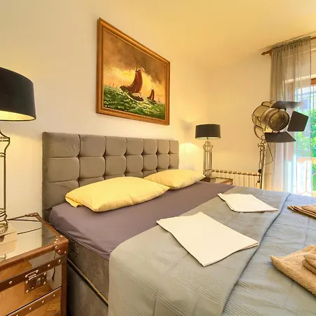 Bazina - Airconditioning, Parking, 500m From The דירה קרק