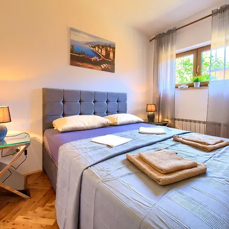 Bazina - Airconditioning, Parking, 500m From The